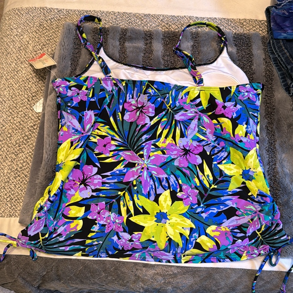 NWT SWIM TOP - Picture 3 of 4